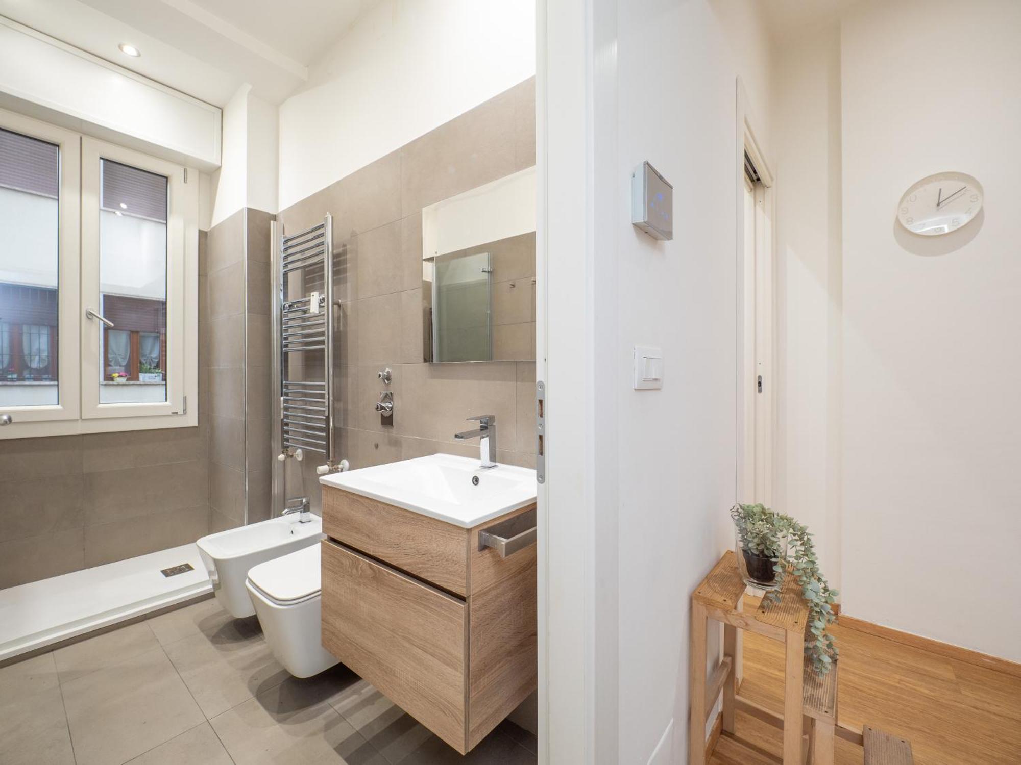 5 Guests - Modern With Balcony Milano