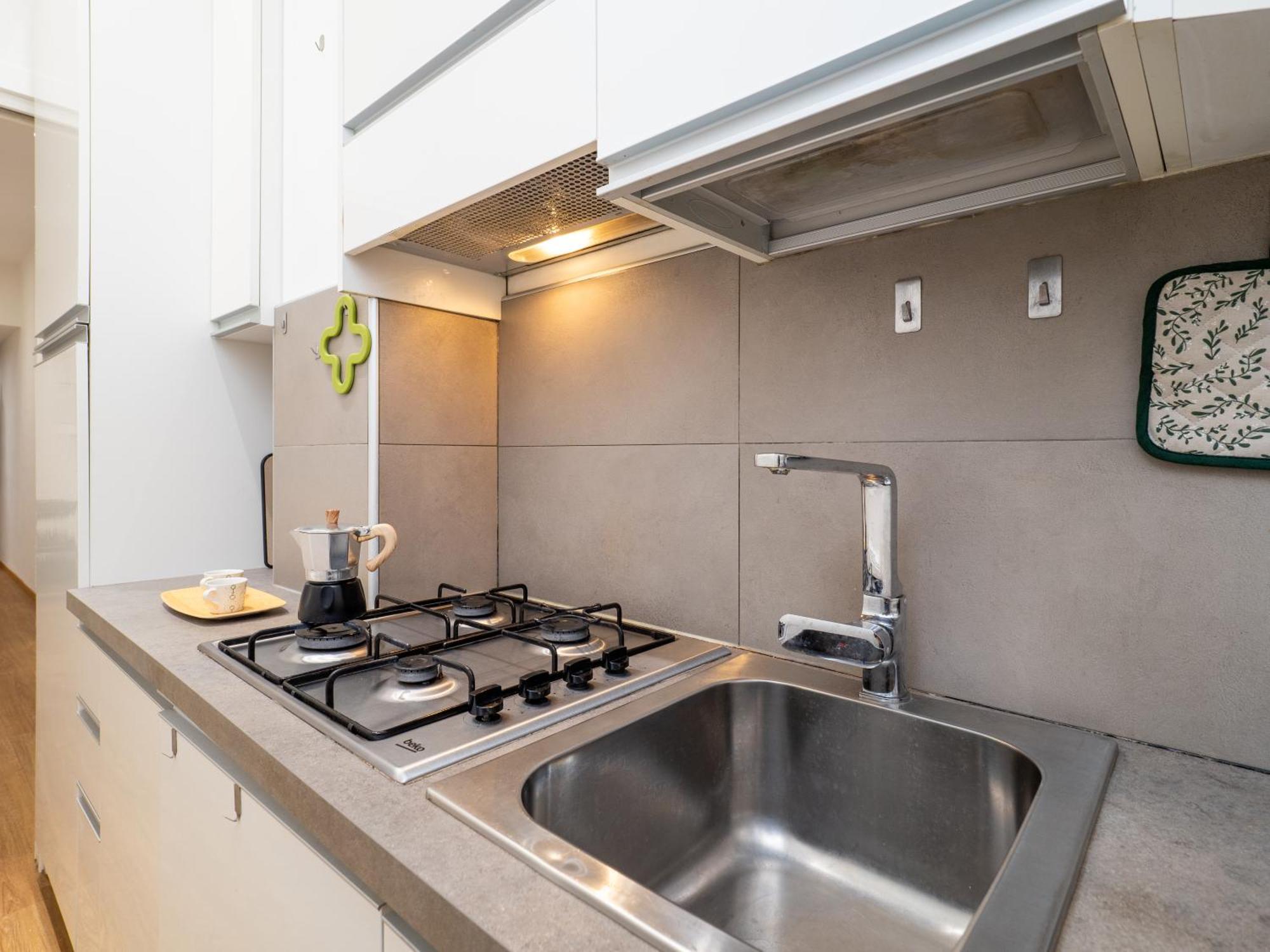 5 Guests - Modern With Balcony Milano