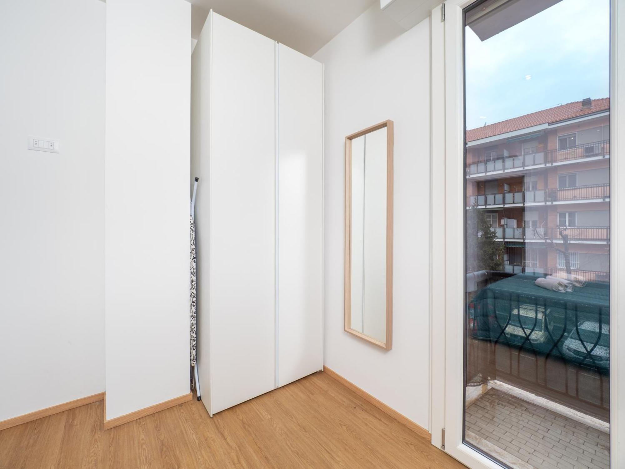 5 Guests - Modern With Balcony Milano