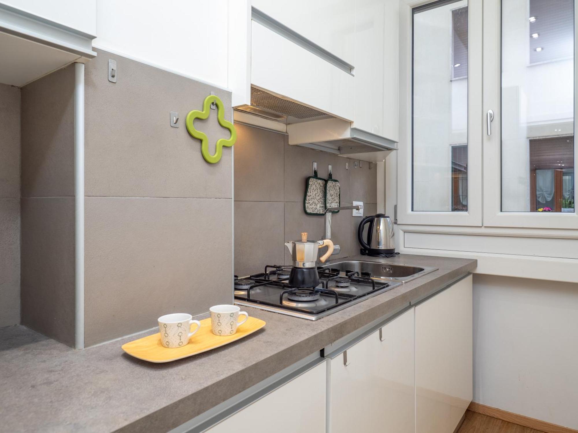 5 Guests - Modern With Balcony Milano